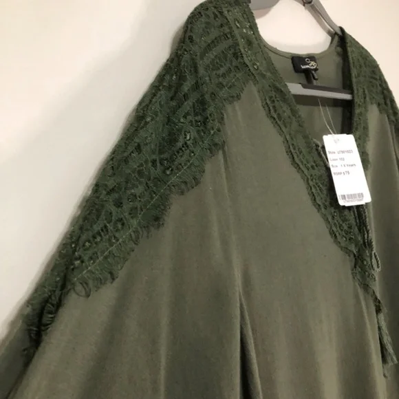 Suzanne Betro Green Blouse with Lace Detail Size 1X (E) - Picture 4 of 6